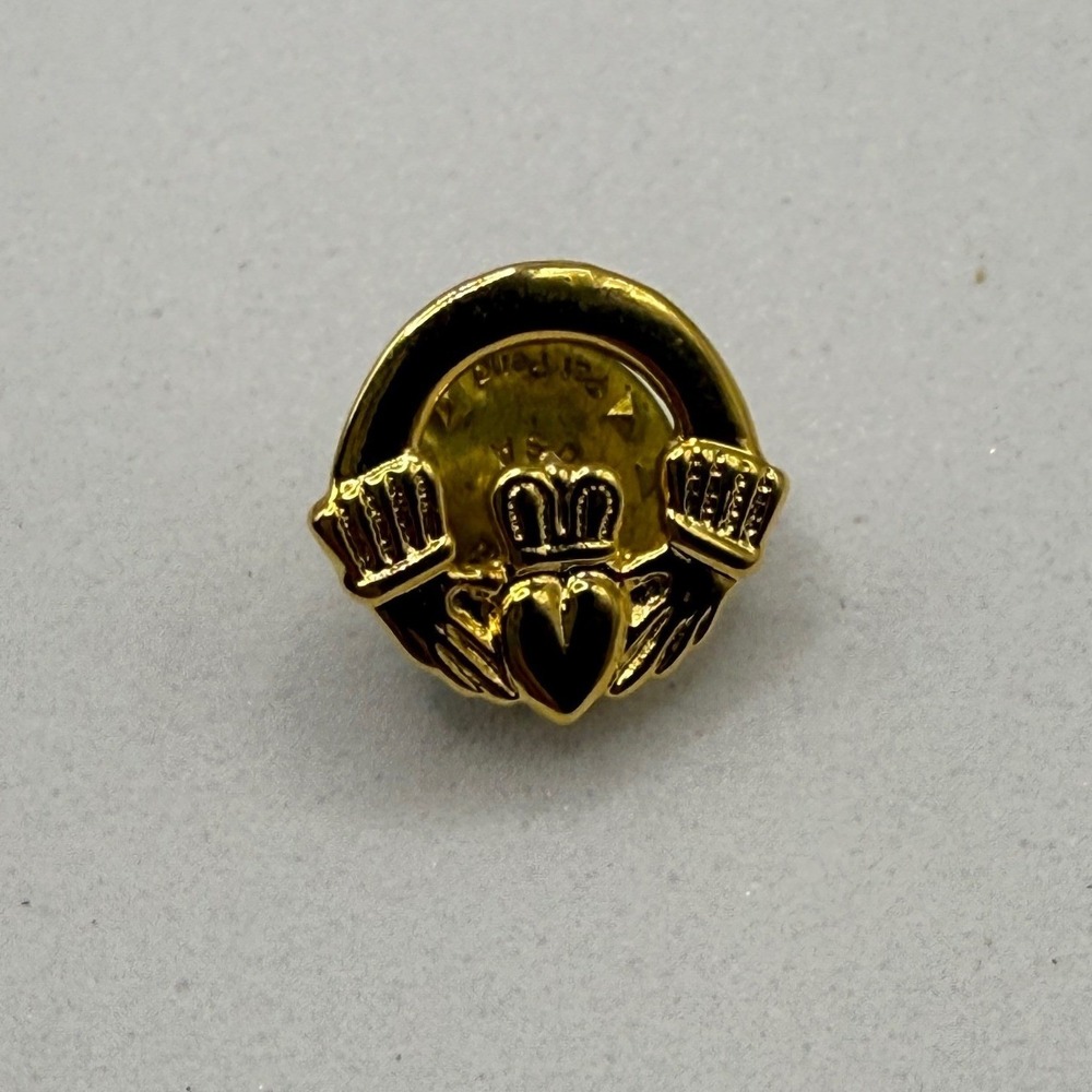Irish Claddagh Lapel Pin Gold Tone Love Loyalty Friendship Tie‎ Tack Hat Pin